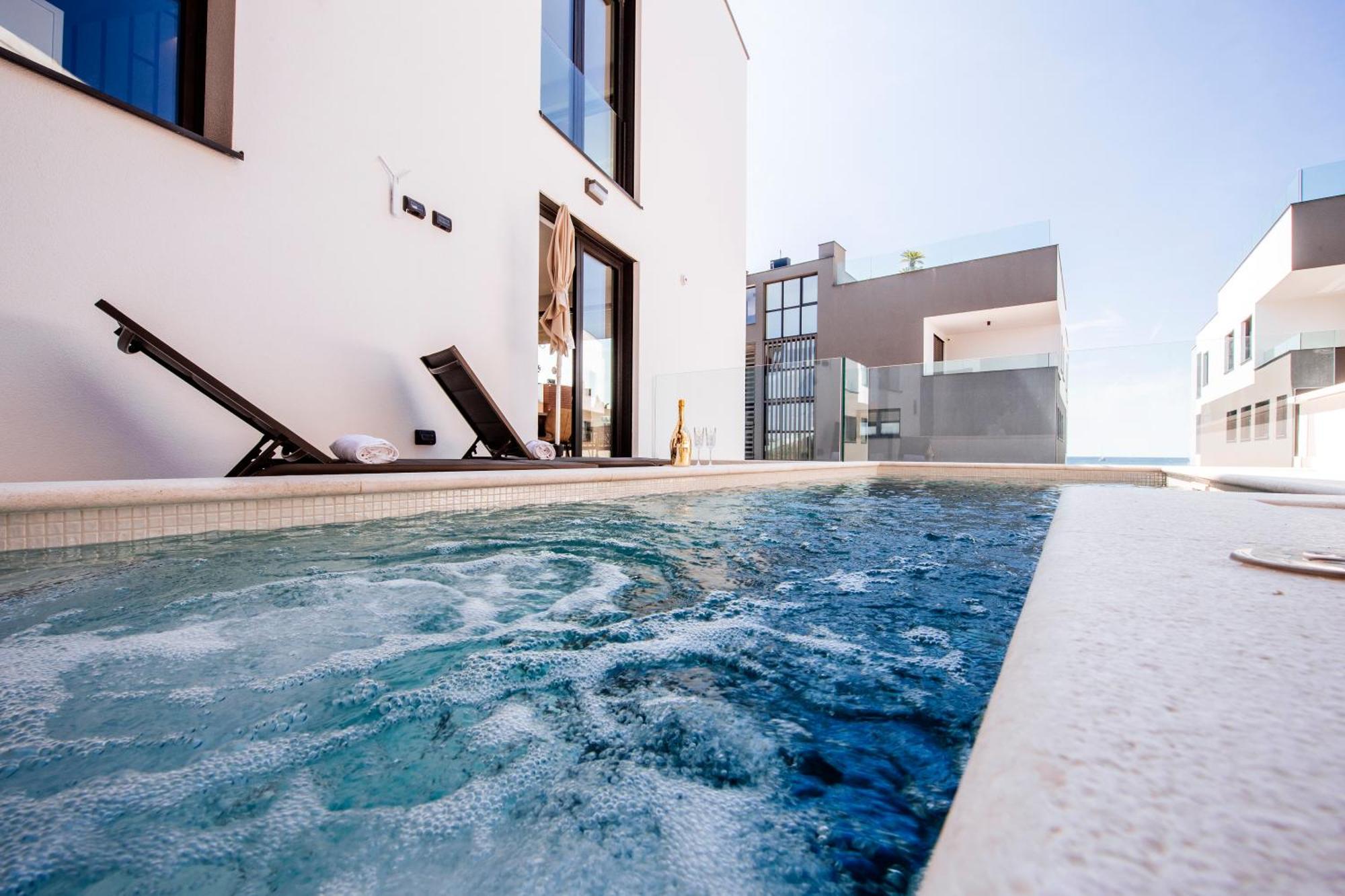 Crystal Holiday Residence II Sukosan Bagian luar foto