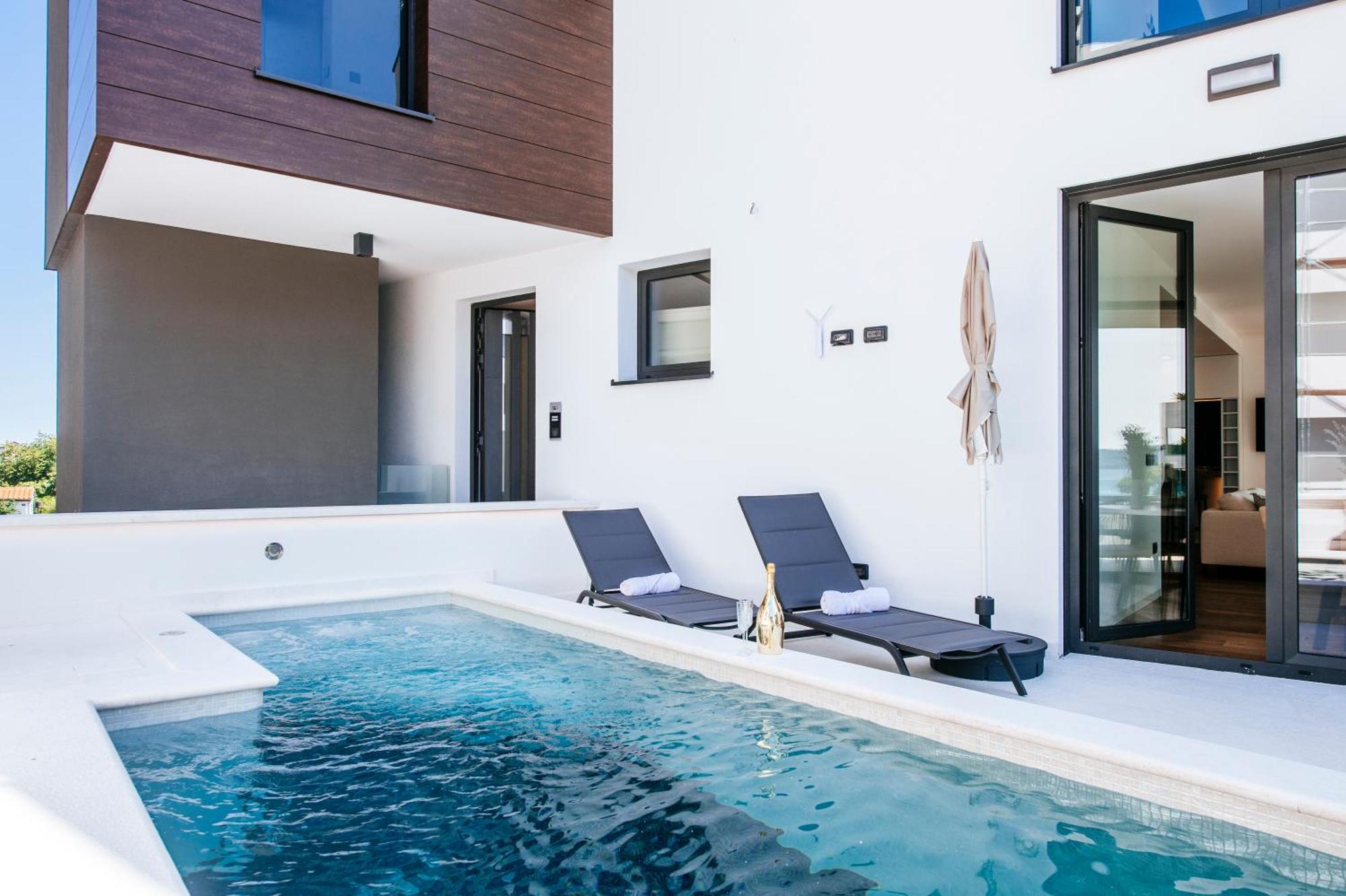 Crystal Holiday Residence II Sukosan Bagian luar foto